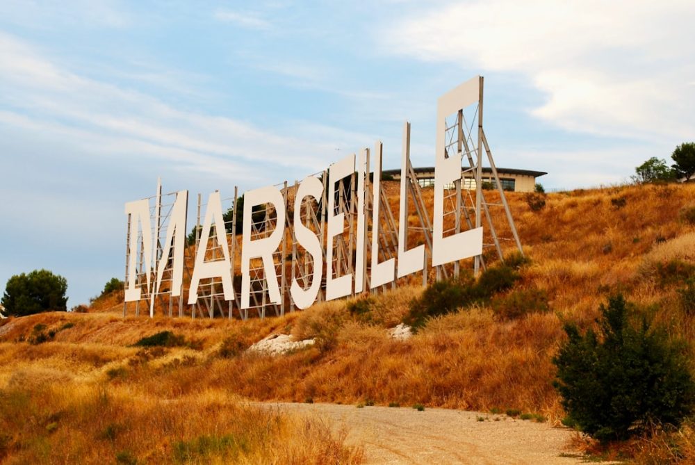 Agence web Marseille : 5 raisons concrètes de travailler avec un partenaire local en 2026